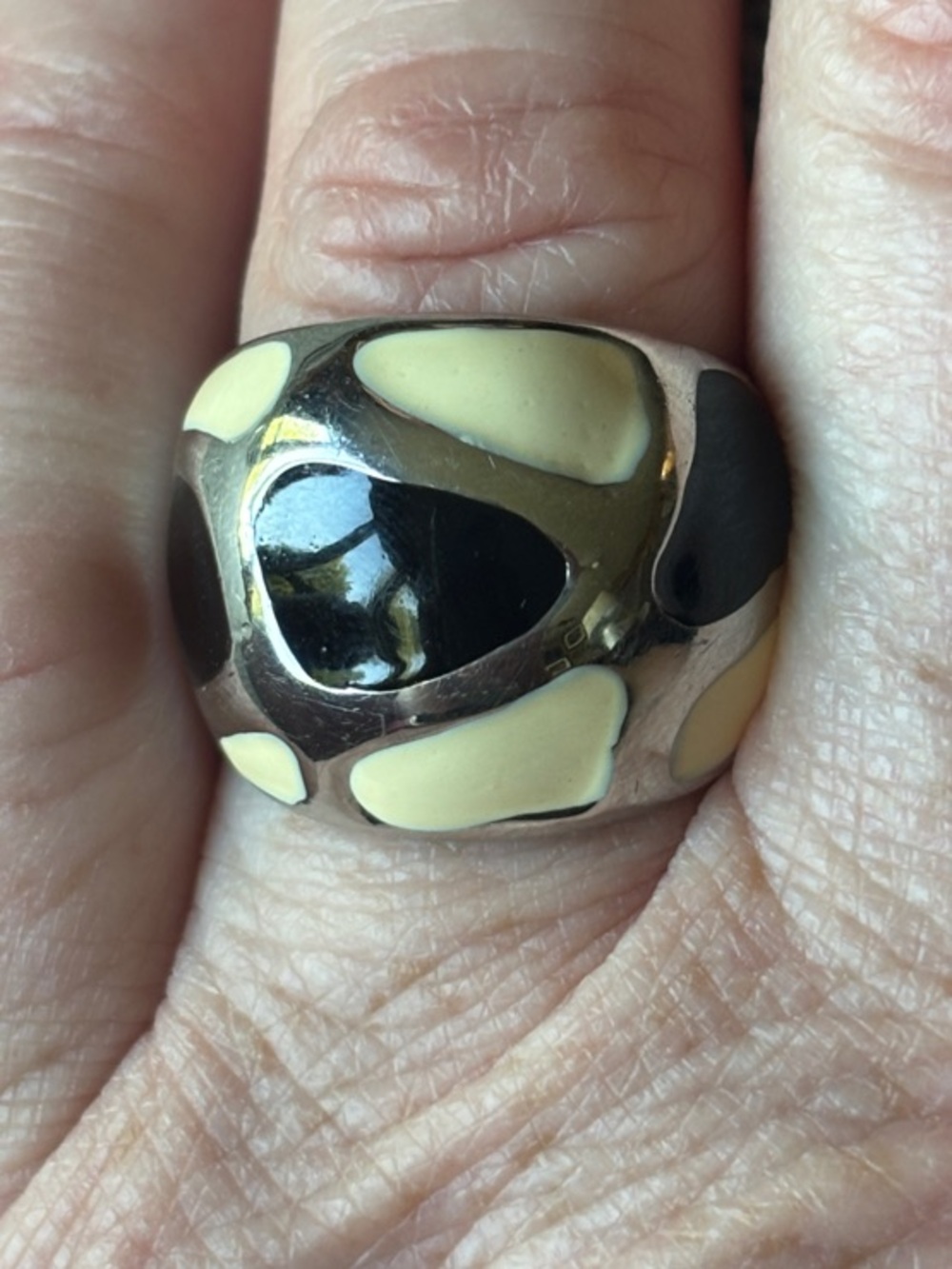 Modern Silver Tone Black & Ivory Enamel Wide Band Ring Size 7.5 - Picture 3 of 3